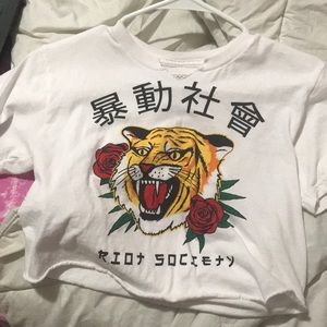 riot society crop tee